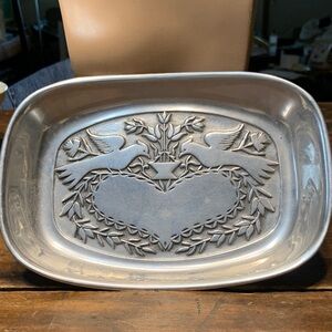 WILTON COMPANY ARMETALE “LOVE BIRDS” BREAD DISH WEDDING ENGAGEMENT GIFT